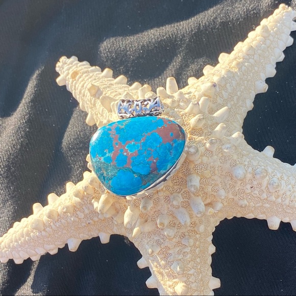 Turquoise statement pendant - Picture 3 of 6